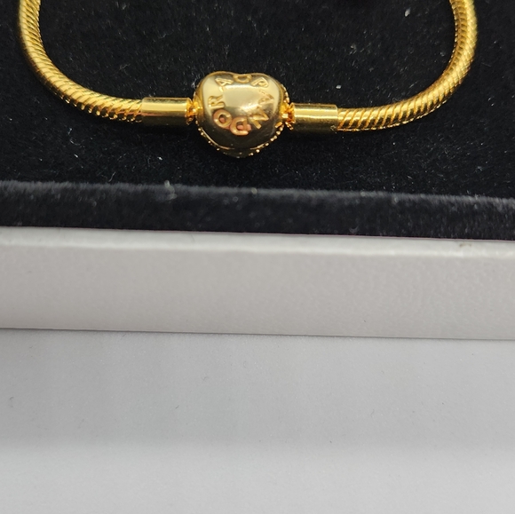 Pandora Moments 14k Golden Plated Sparkling Heart Claps Snake Chain Bracelet 7.1 - Picture 8 of 8